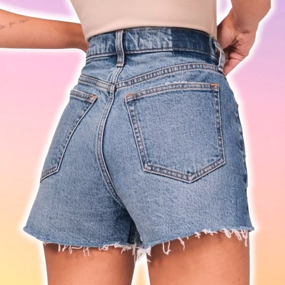 NWT ABERCROMBIE & FITCH High Rise Mom Cut-Off Denim Short Sz 22 - Picture 2 of 8